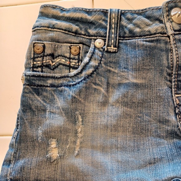 Miss Me Shorts, Size 28, Low-Rise, 30W x 2L, Distressed, 9" Waist to Hem - Picture 5 of 9